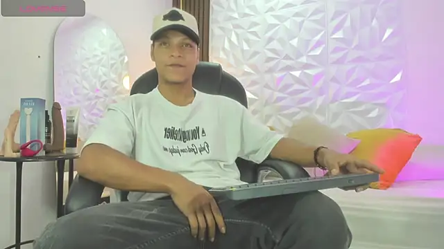 Snapshot of Ricky_Owens1 chatting on 18, 10, 2025 Ricky Owens1 online show from 18, 10, 2025