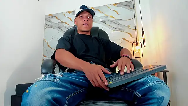 Snapshot of Ricky_Owens1 chatting on 25, 10, 2025 Ricky Owens1 online show from 25, 10, 2025