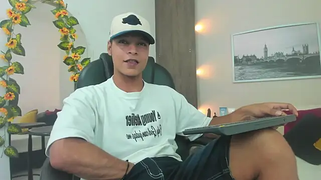 Snapshot of Ricky_Owens1 chatting on 25, 11, 2025 Ricky Owens1 online show from 25, 11, 2025