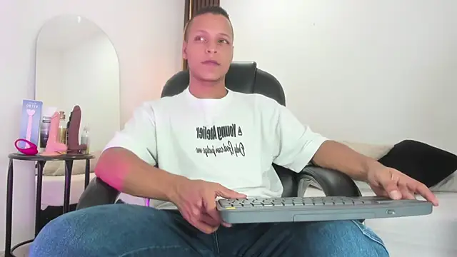 Snapshot of Ricky_Owens1 chatting on 11, 9, 2025 Ricky Owens1 online show from 11, 9, 2025