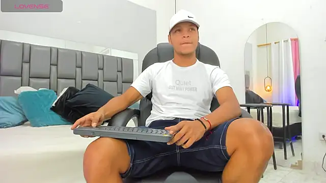 Snapshot of Ricky_Owens1 chatting on 21, 11, 2025 Ricky Owens1 online show from 21, 11, 2025