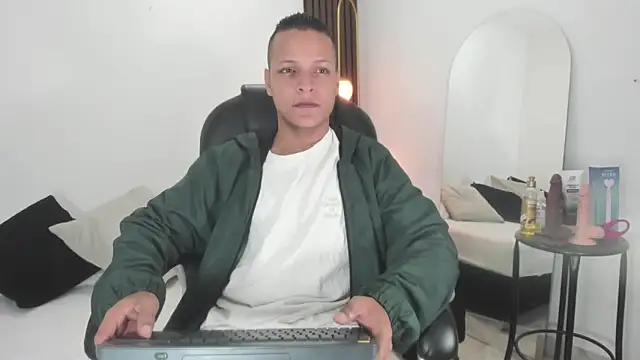 Snapshot of Ricky_Owens1 chatting on 12, 9, 2025 Ricky Owens1 online show from 12, 9, 2025