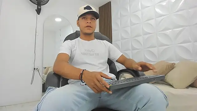 Snapshot of Ricky_Owens1 chatting on 24, 11, 2025 Ricky Owens1 online show from 24, 11, 2025