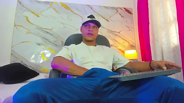 Snapshot of Ricky_Owens1 chatting on 4, 10, 2025 Ricky Owens1 online show from 4, 10, 2025