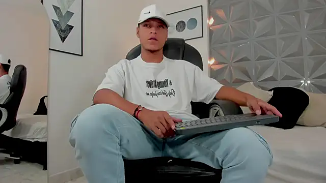 Snapshot of Ricky_Owens1 chatting on 22, 11, 2025 Ricky Owens1 online show from 22, 11, 2025