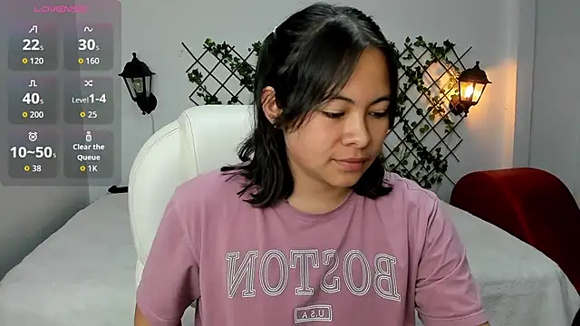 Snapshot of Louisa__clare chatting on 28, 11, 2025 Louisa clare online show from 28, 11, 2025