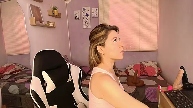 luna desiree online show from 5, 4, 2026