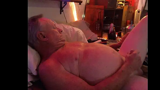 Pussyeat2please online show from 27, 10, 2025