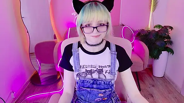Snapshot of CoralineYoung chatting on 25, 6, 2026 CoralineYoung online show from 25, 6, 2026