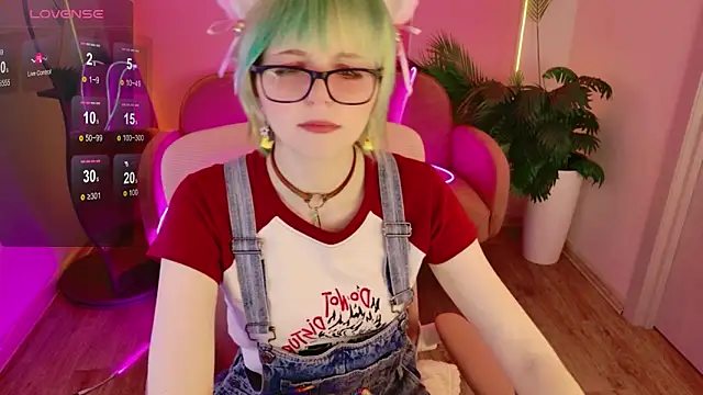 CoralineYoung online show from 10, 5, 2026