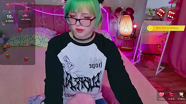 CoralineYoung online show from 6, 5, 2026