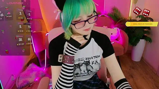 CoralineYoung online show from 13, 4, 2026