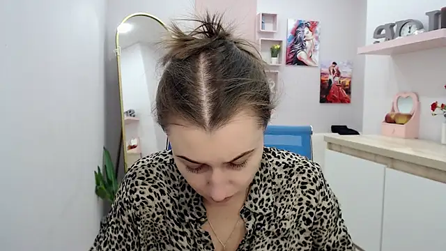 Snapshot of muriel_elvin chatting on 6, 10, 2025 muriel elvin online show from 6, 10, 2025