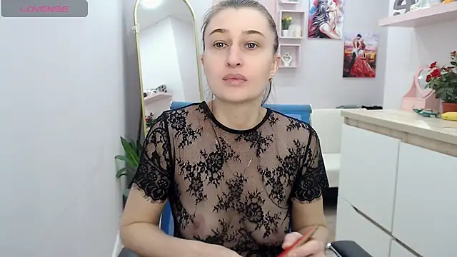 Snapshot of muriel_elvin chatting on 3, 12, 2025 muriel elvin online show from 3, 12, 2025