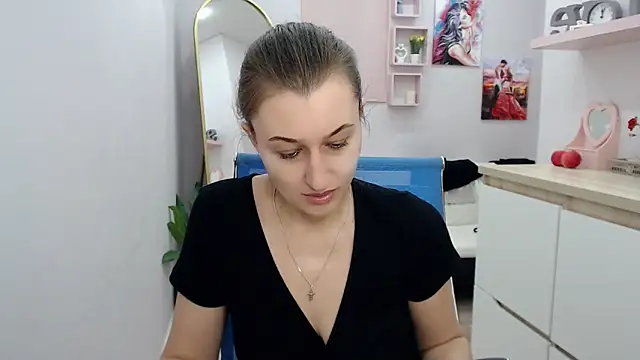 Snapshot of muriel_elvin chatting on 10, 9, 2025 muriel elvin online show from 10, 9, 2025