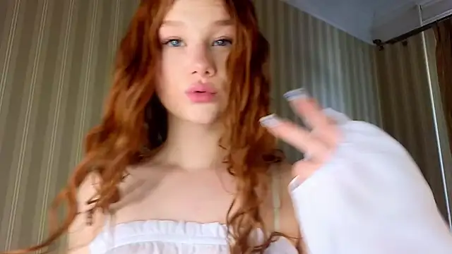 Juuulia  online show from 4, 6, 2026