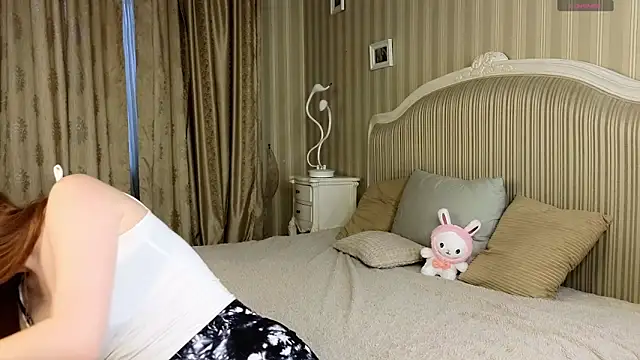 Juuulia  online show from 9, 11, 2025