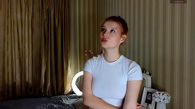 Juuulia  online show from 9, 3, 2026