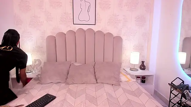 ShaynaHosk online show from 19, 10, 2025