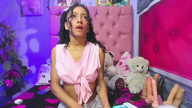 Kylie Moan online show from 4, 11, 2025