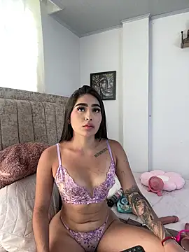Snapshot of EmiilyEvans_ chatting on 7, 5, 2026 EmiilyEvans online show from 7, 5, 2026