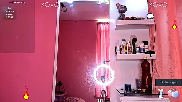 Snapshot of lunagudis chatting on 4, 6, 2026 lunagudis online show from 4, 6, 2026