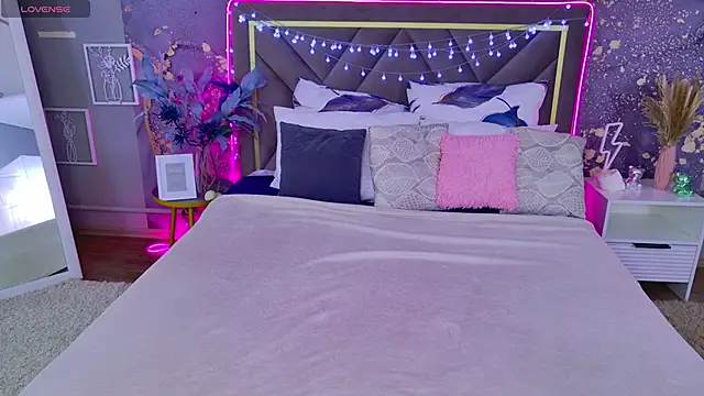 Ketrin Jones online show from 12, 10, 2025