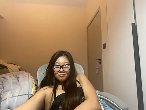 Snapshot of xena0501 chatting on 18, 12, 2025 xena0501 online show from 18, 12, 2025