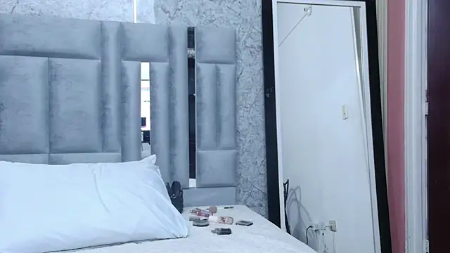 cutepetitee online show from 1, 11, 2025