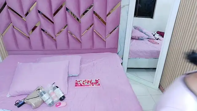 cutepetitee online show from 21, 11, 2025