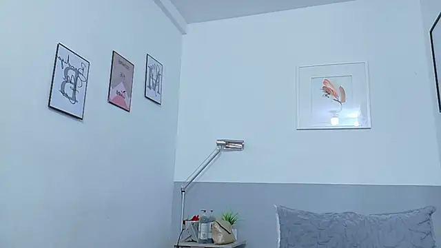 cutepetitee online show from 24, 10, 2025