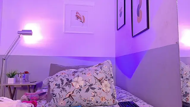 cutepetitee online show from 14, 4, 2026