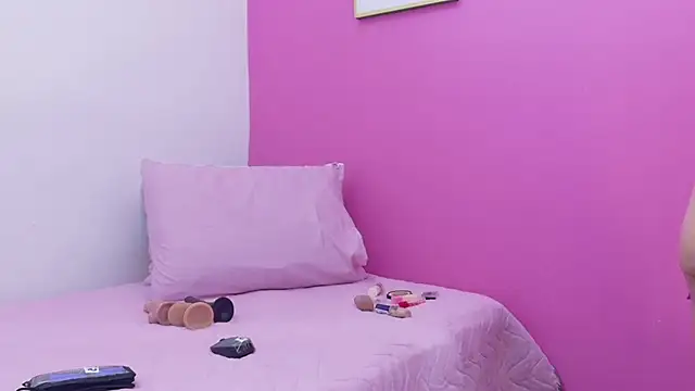 cutepetitee online show from 3, 11, 2025