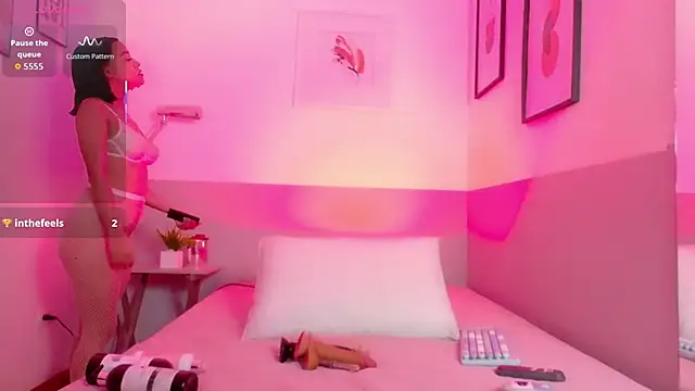 cutepetitee online show from 17, 10, 2025