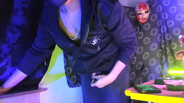 DjDiCKmannOnE online show from 1, 2, 2026