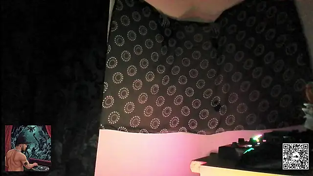 Snapshot of DjDiCKmannOnE chatting on 18, 9, 2025 DjDiCKmannOnE online show from 18, 9, 2025