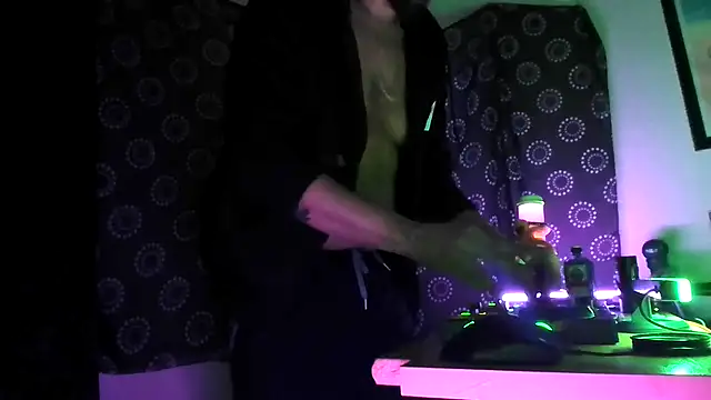 Snapshot of DjDiCKmannOnE chatting on 29, 11, 2025 DjDiCKmannOnE online show from 29, 11, 2025