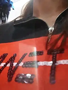 Snapshot of dyjaA chatting on 4, 11, 2025 dyjaA online show from 4, 11, 2025