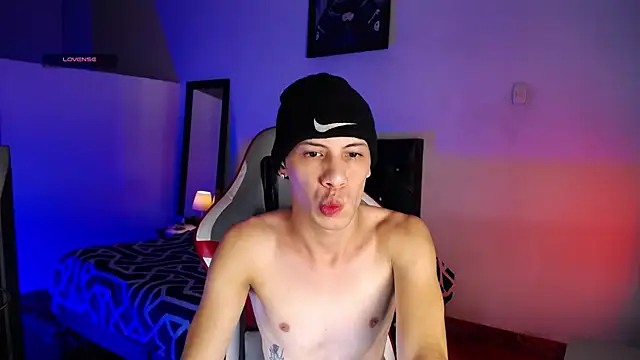 Snapshot of santiago_cutex chatting on 10, 7, 2026 santiago cutex online show from 10, 7, 2026