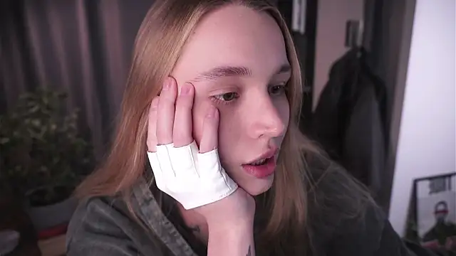 lisa schiele online show from 7, 11, 2025