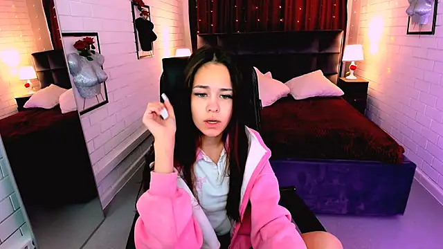 UliaNeer online show from 4, 10, 2025