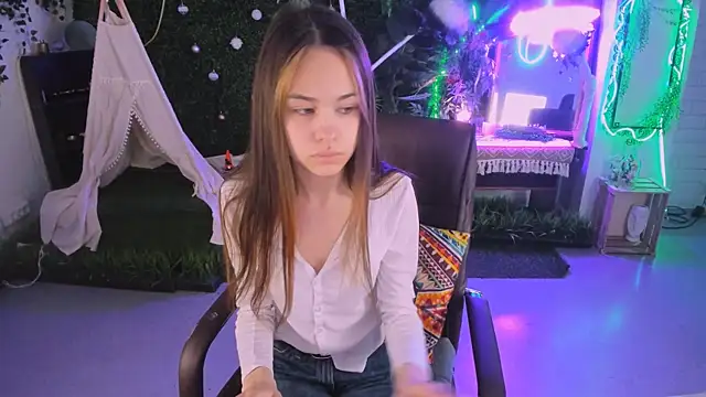 UliaNeer online show from 15, 4, 2026