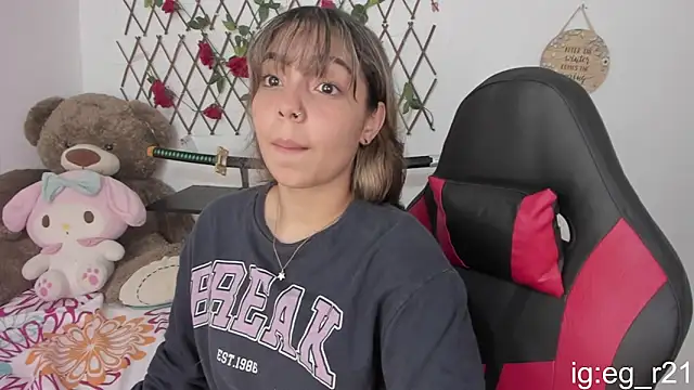 Snapshot of emma_grays2 chatting on 15, 10, 2025 emma grays2 online show from 15, 10, 2025