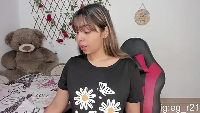 Snapshot of emma_grays2 chatting on 3, 12, 2025 emma grays2 online show from 3, 12, 2025