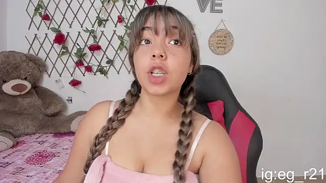 Snapshot of emma_grays2 chatting on 25, 11, 2025 emma grays2 online show from 25, 11, 2025