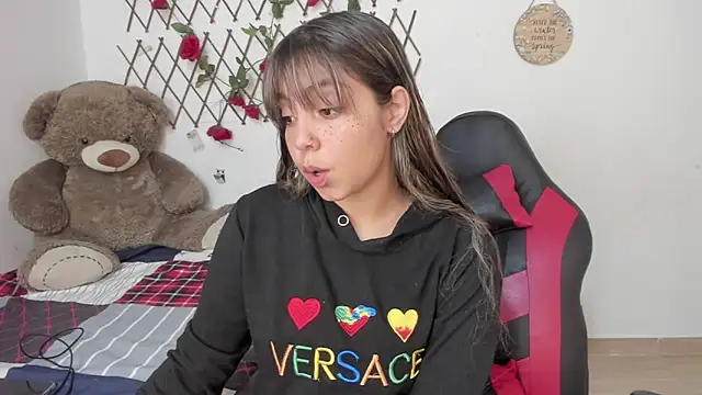 Snapshot of emma_grays2 chatting on 30, 11, 2025 emma grays2 online show from 30, 11, 2025