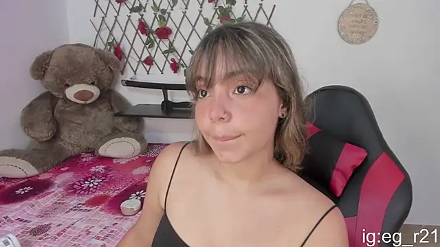 Snapshot of emma_grays2 chatting on 24, 10, 2025 emma grays2 online show from 24, 10, 2025