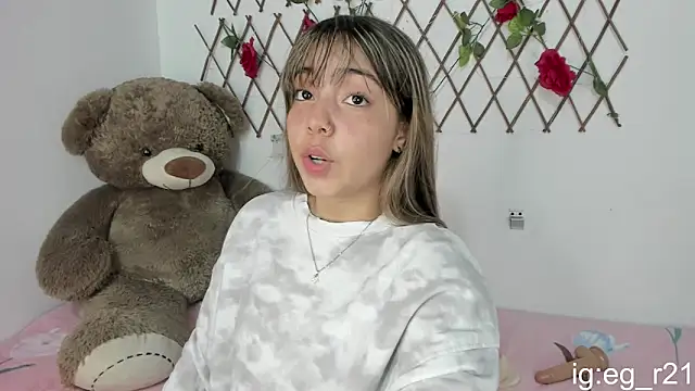 Snapshot of emma_grays2 chatting on 10, 10, 2025 emma grays2 online show from 10, 10, 2025