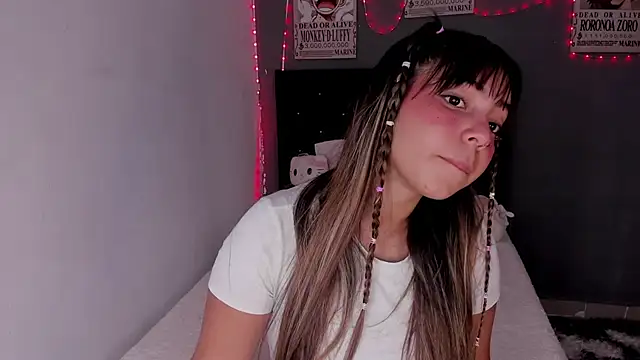 Snapshot of emma_grays2 chatting on 8, 7, 2026 emma grays2 online show from 8, 7, 2026