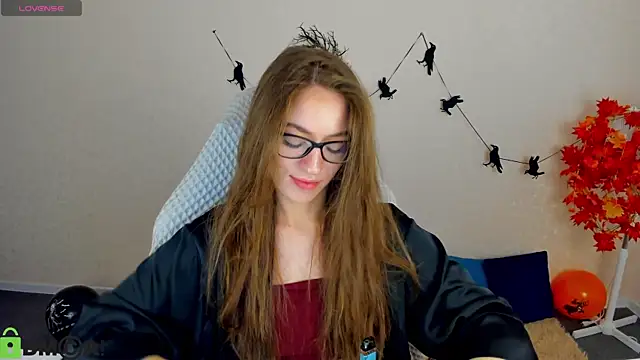 Agnes Wells online show from 3, 11, 2025